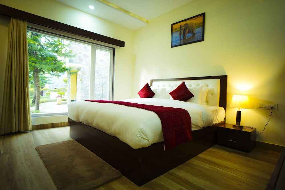 Mango Bloom River Resort The Pine Room 6