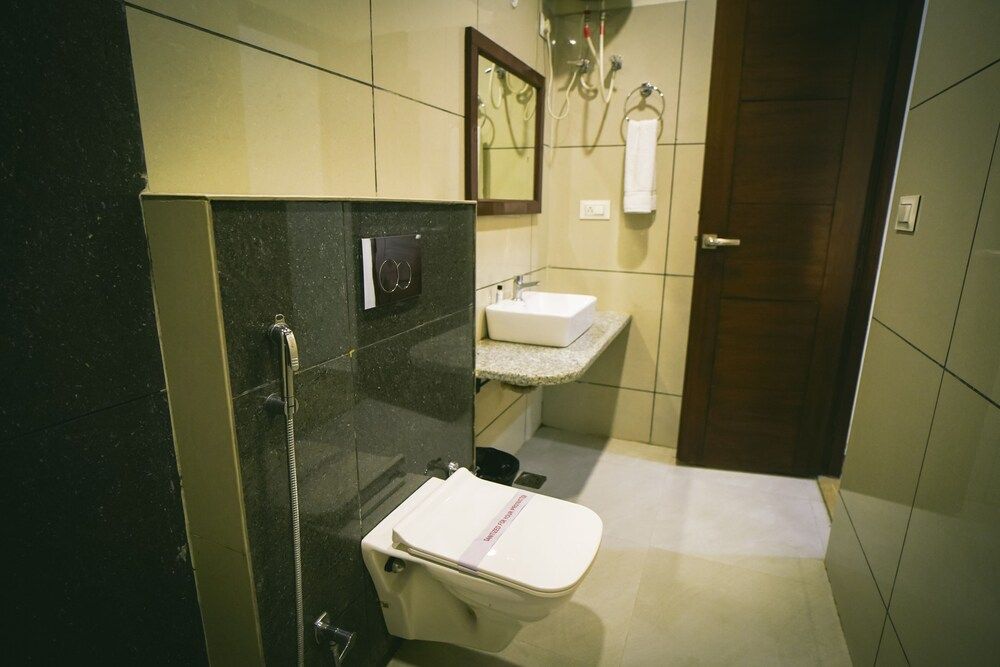 Mango Bloom River Resort The Pine Room 7