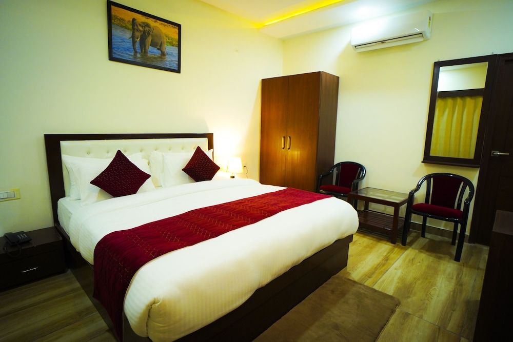 Mango Bloom River Resort The Pine Room 5