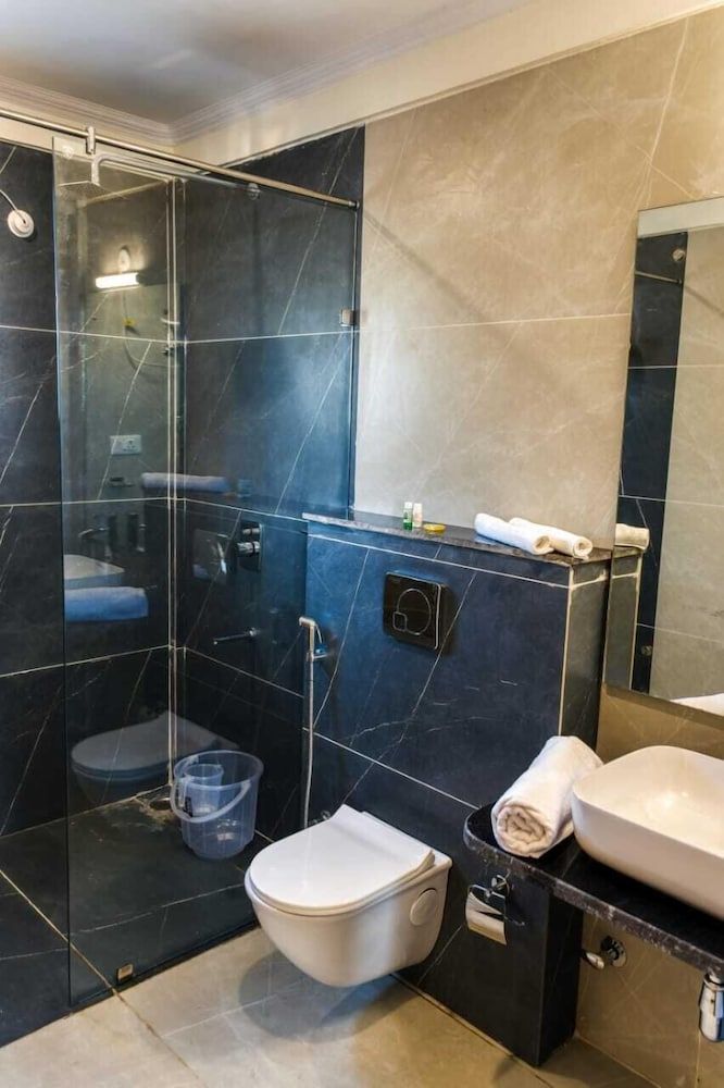 MAULIK RETREAT Deluxe Double Room 2