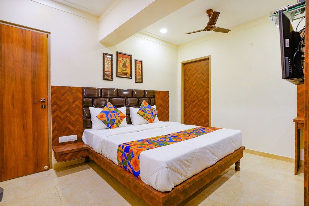 Fabhotel Dream Inn