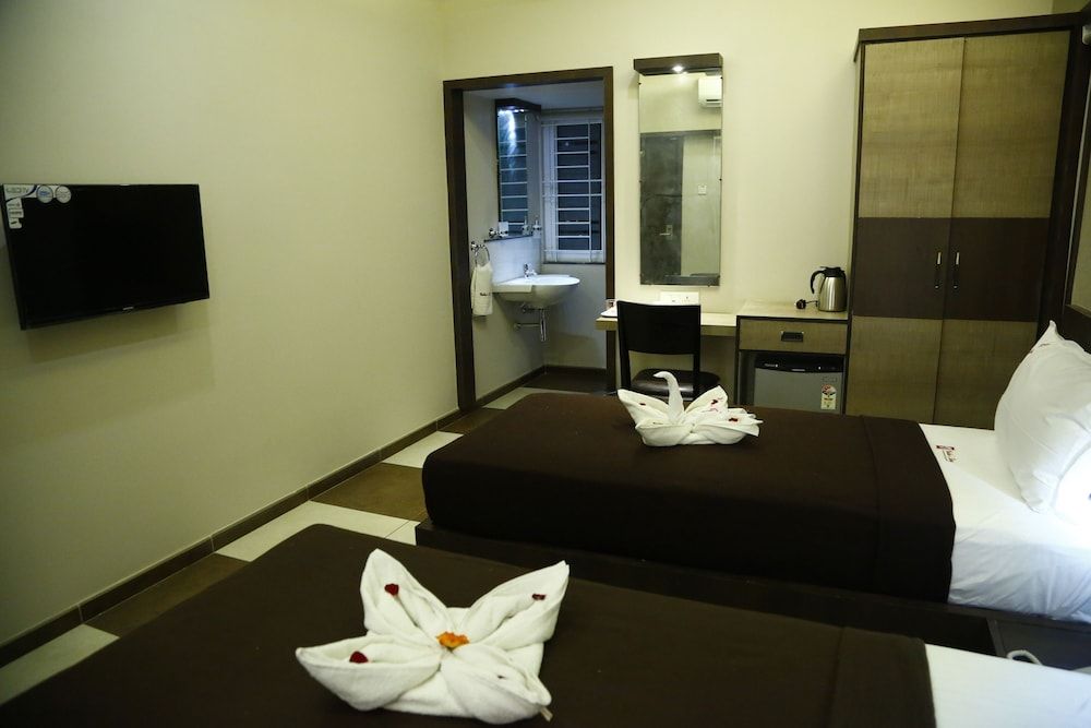 undefined VEDHASSTAY 2