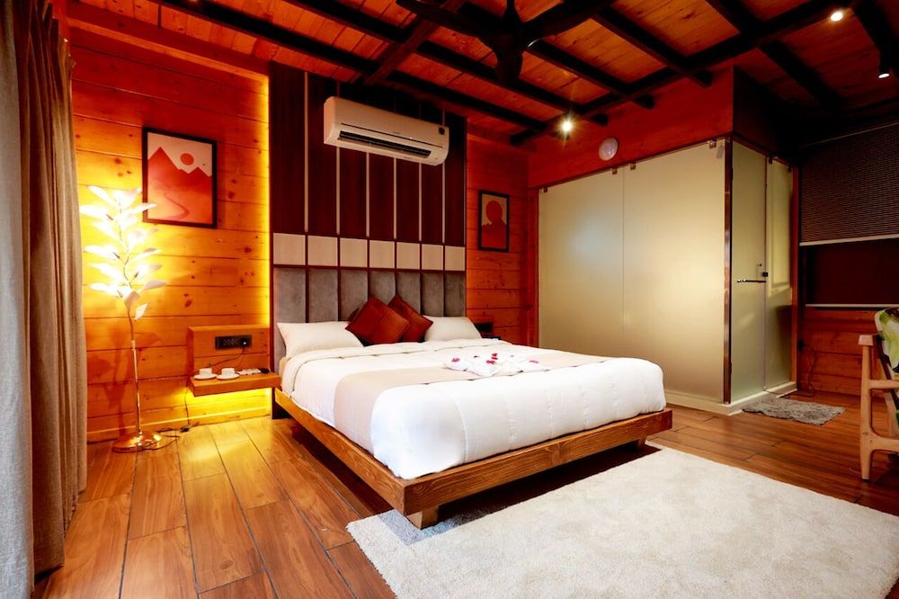 Wooden ECR Sea Resort Deluxe Single Room