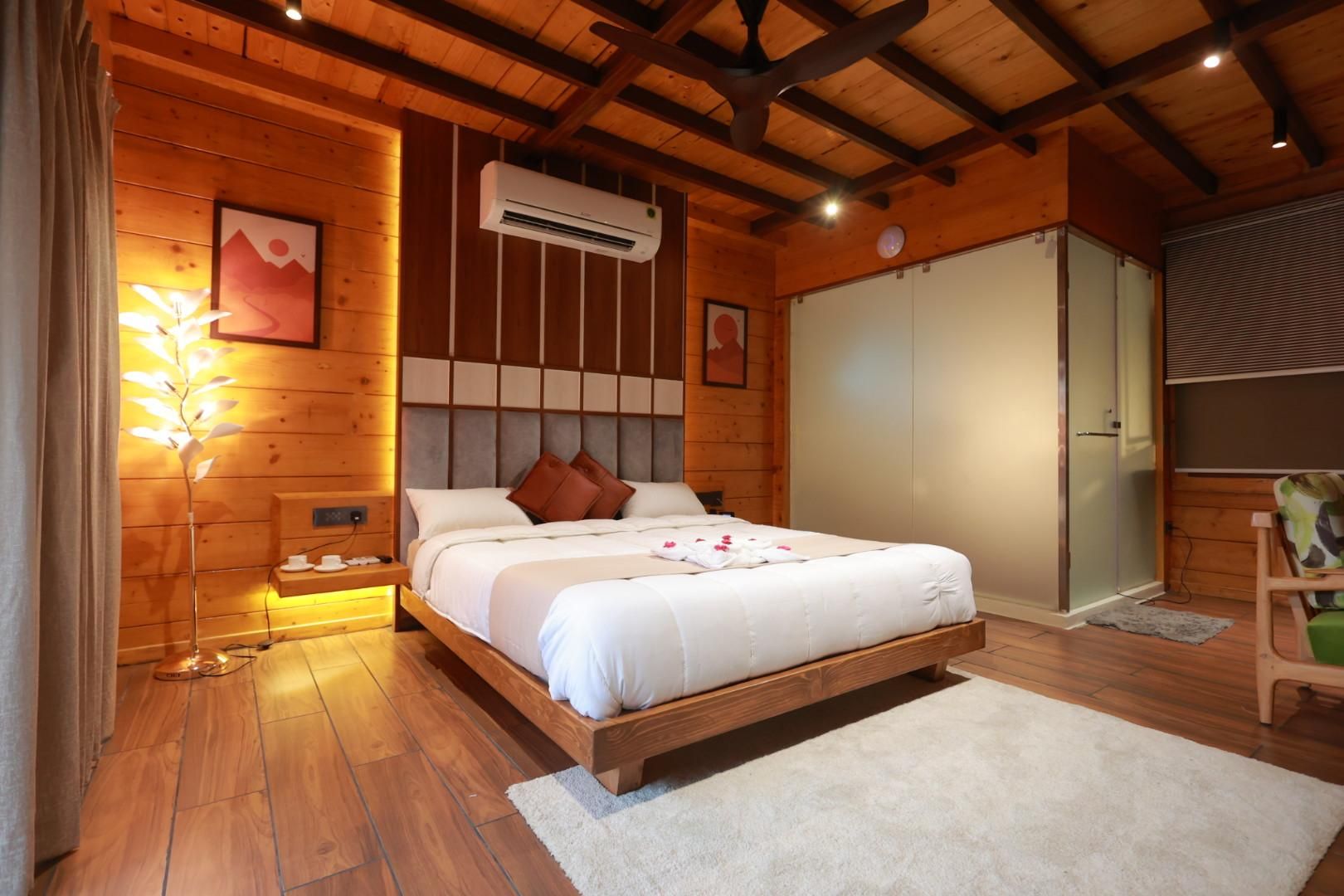 Wooden ECR Sea Resort Premium Deluxe Room 2