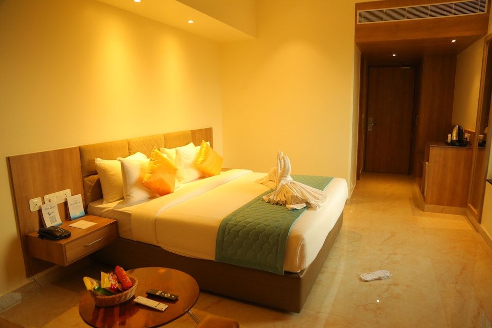 Misty Ocean - A Bergamont Group of Hotels Luxury Room 6