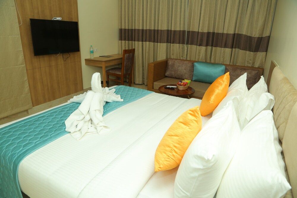 Misty Ocean - A Bergamont Group of Hotels Luxury Room 8