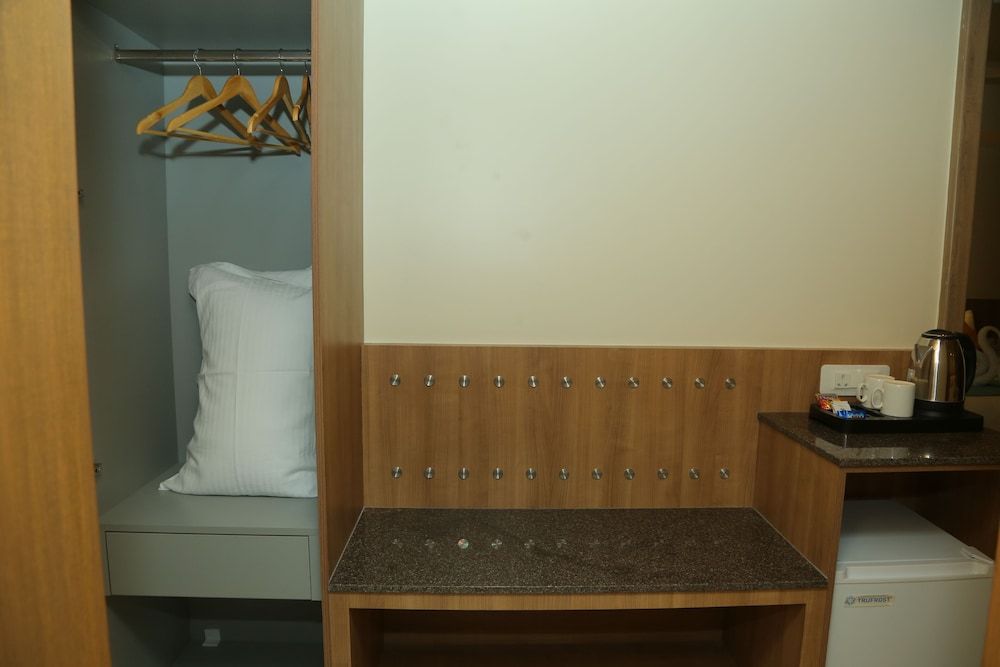 Misty Ocean - A Bergamont Group of Hotels Luxury Room 4