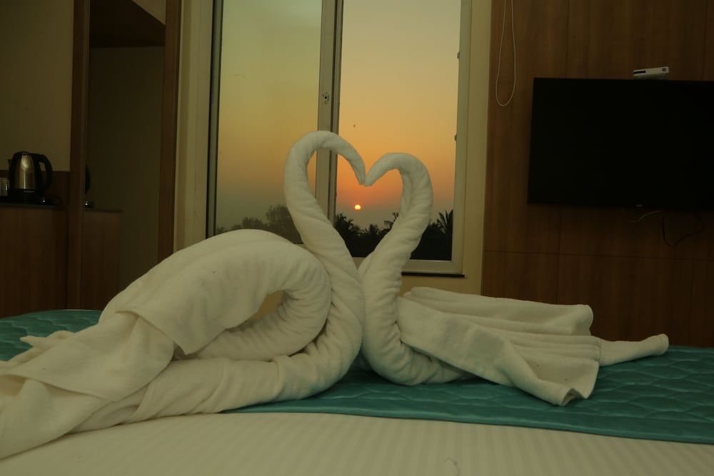 Misty Ocean - A Bergamont Group of Hotels Luxury Room 5