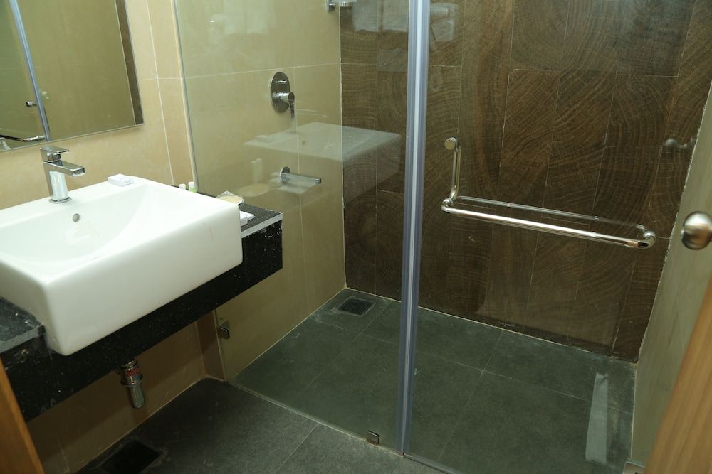 Misty Ocean - A Bergamont Group of Hotels Luxury Room 13