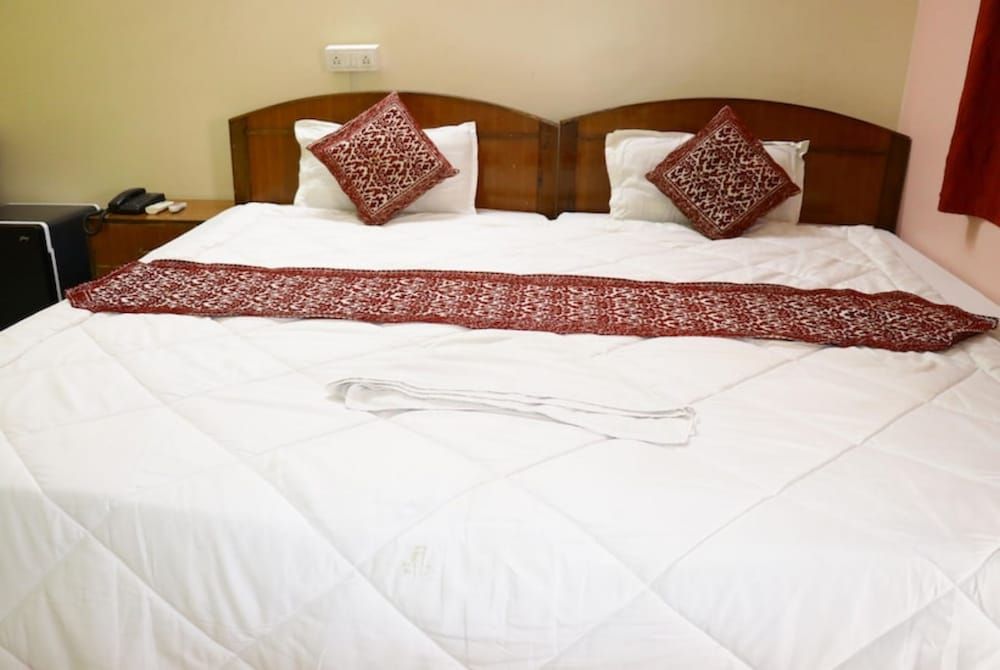 undefined Goroomgo Diamond Plaza Rajgir 8