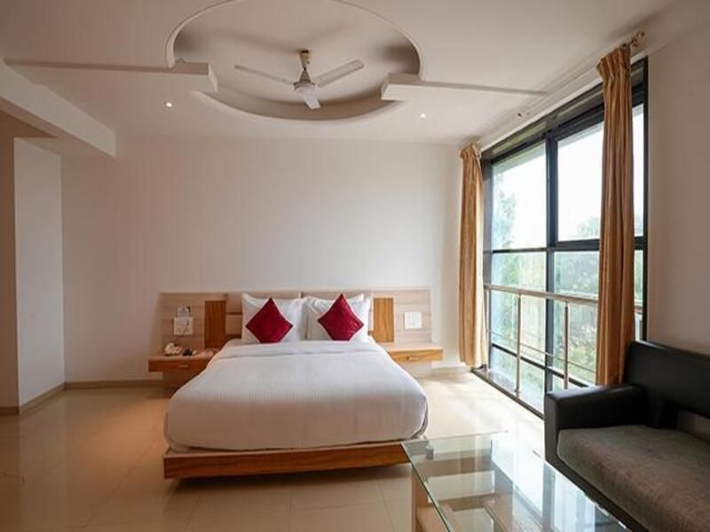  FabHotel Prime Rester Select Chakan Deluxe Room