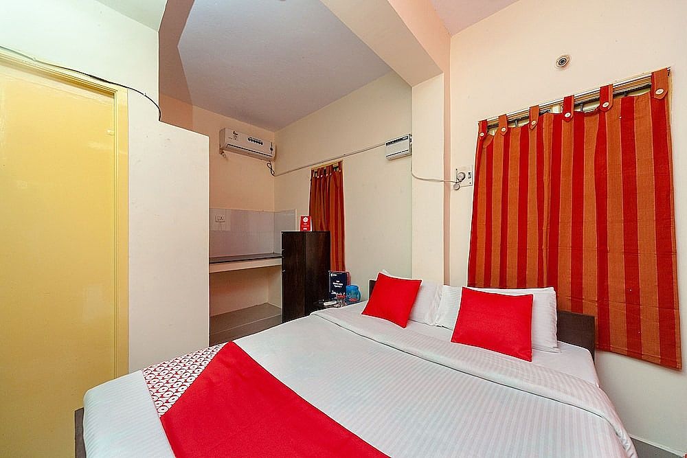 OYO 26936 Adhithya Inn Double Room, 1 Double Bed 3