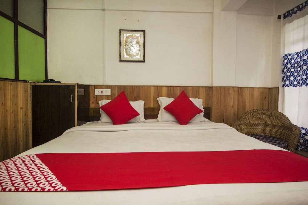 OYO 6519 Batasia Loop Standard Room 7