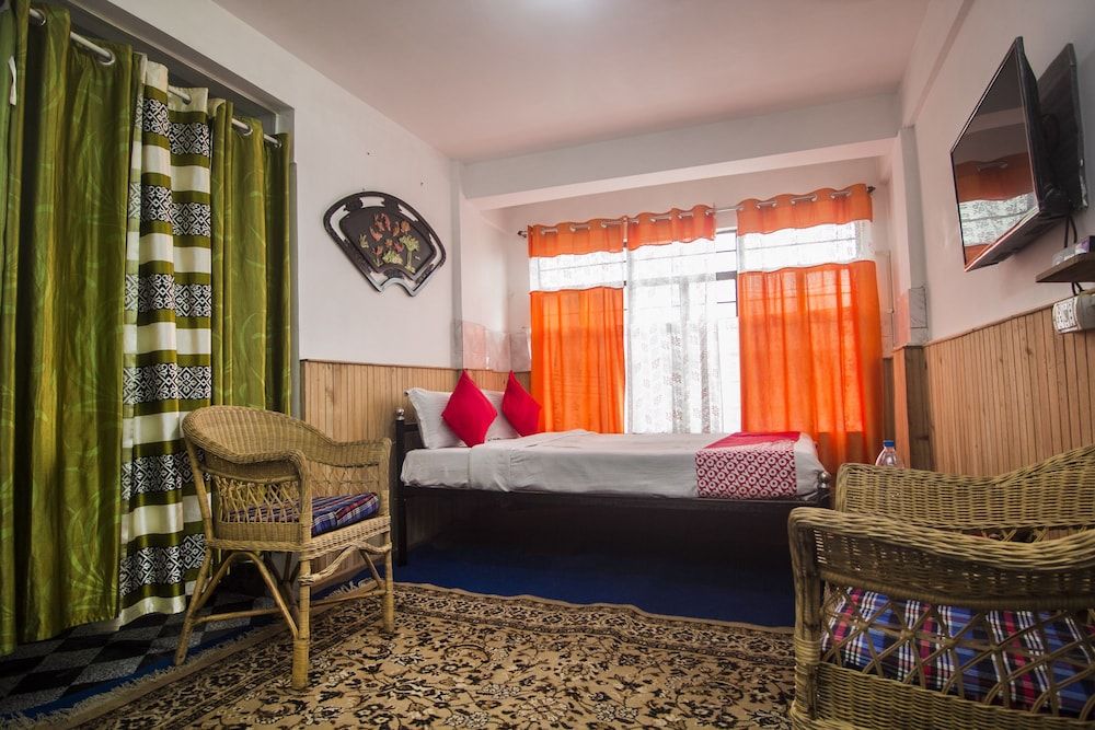 OYO 6519 Batasia Loop Standard Room 3