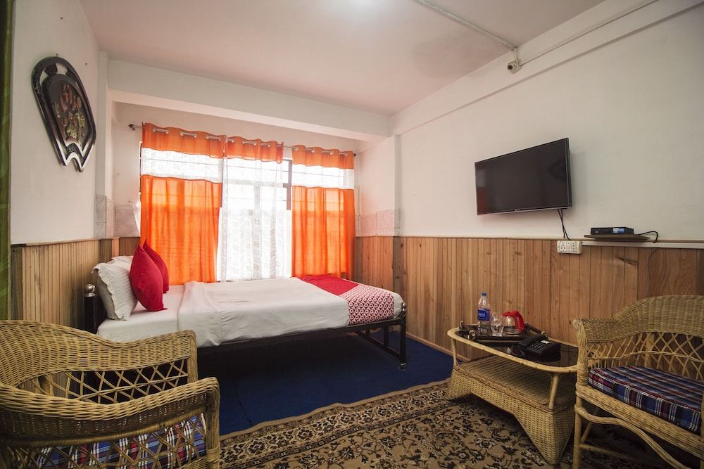 OYO 6519 Batasia Loop Standard Room 8