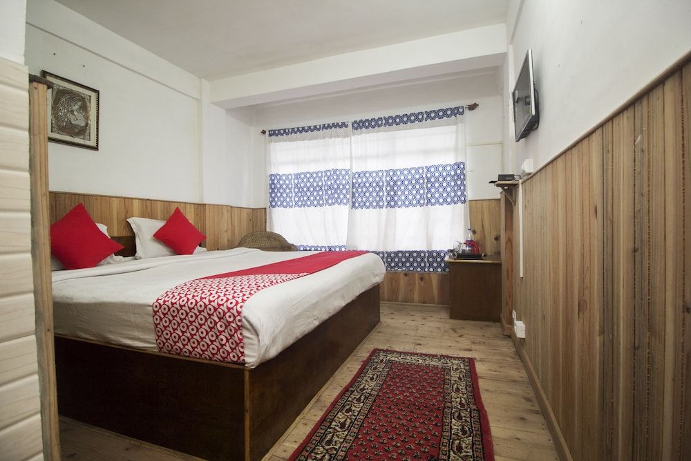 OYO 6519 Batasia Loop Standard Room 4