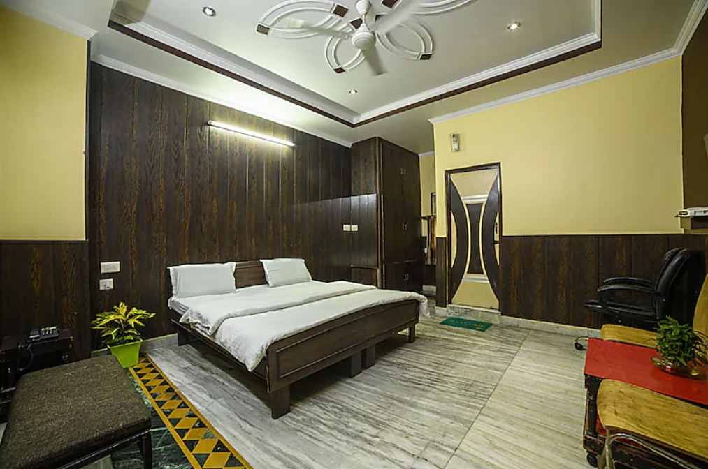 Deluxe AC Room