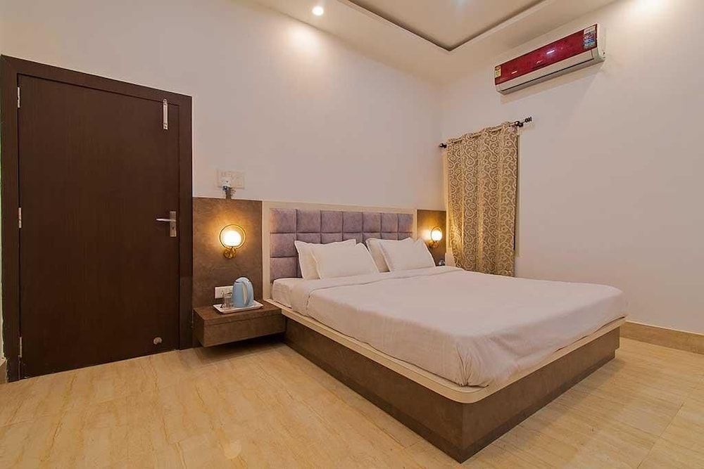 undefined Royal Vista 6