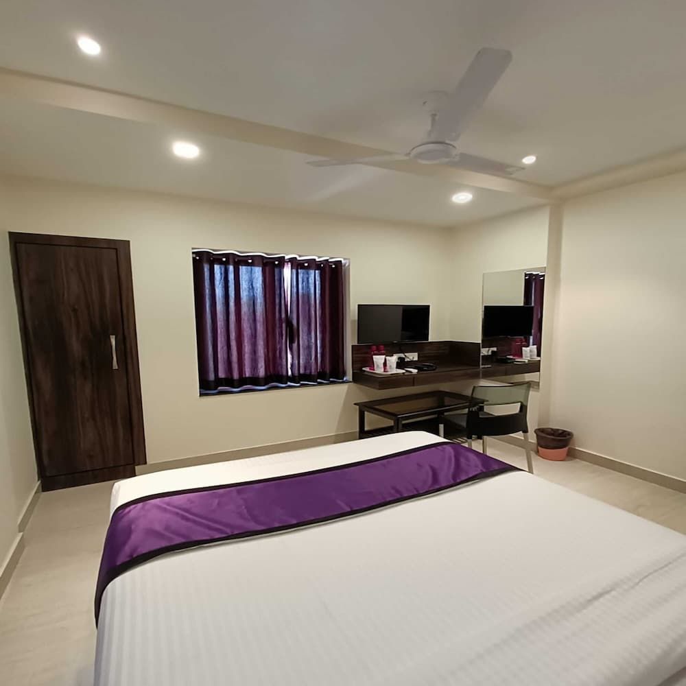 undefined Hotel Sheldon Inn 7