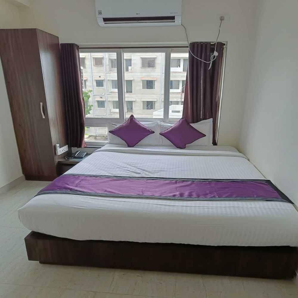 undefined Hotel Sheldon Inn 10