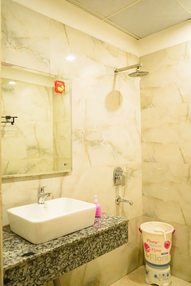 Roomshala 024 Luxury Stays Sector 12 Deluxe Double Room 11