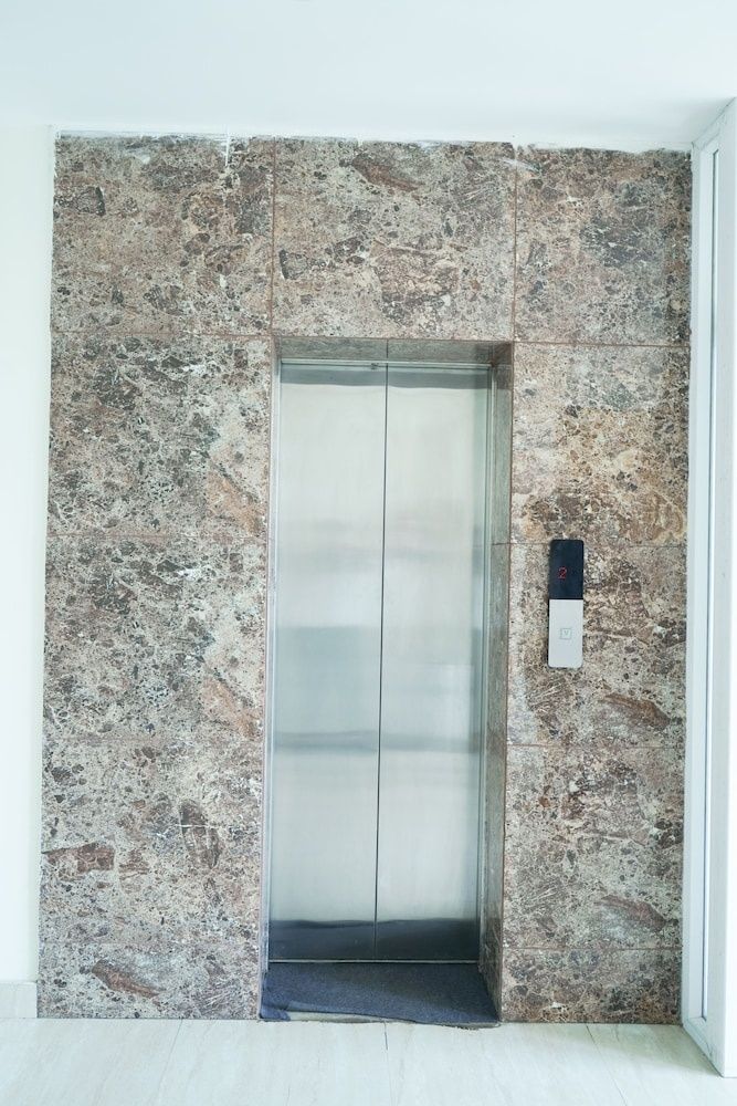 Side Image 1