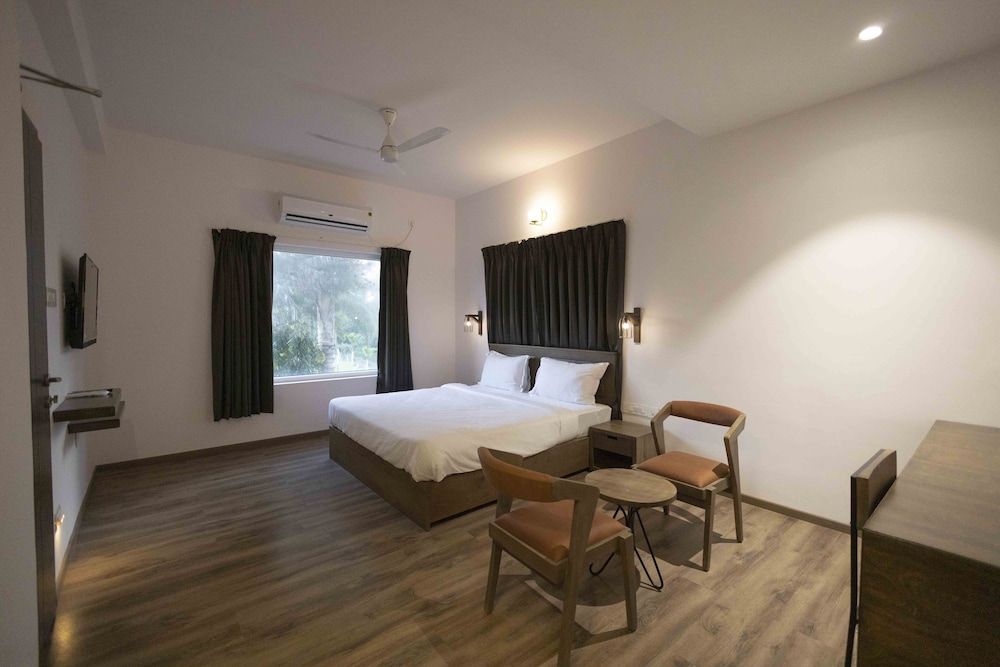 SAMUDRA RESORTS AND SPA Deluxe Room 3