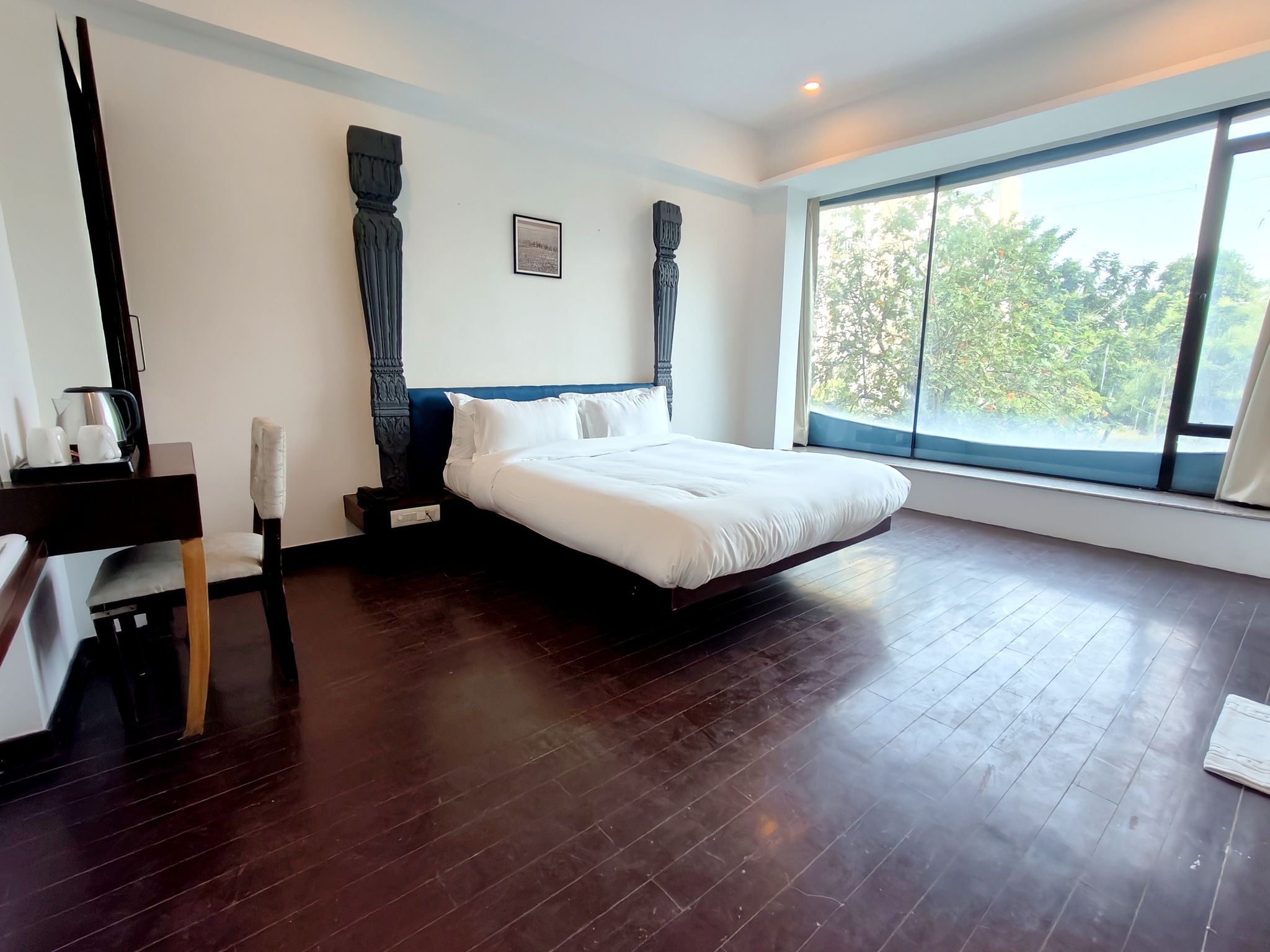 The Sky Imperial Hotel Yahvi Imperial Deluxe Rooms (Double King and Queen Bed) 11