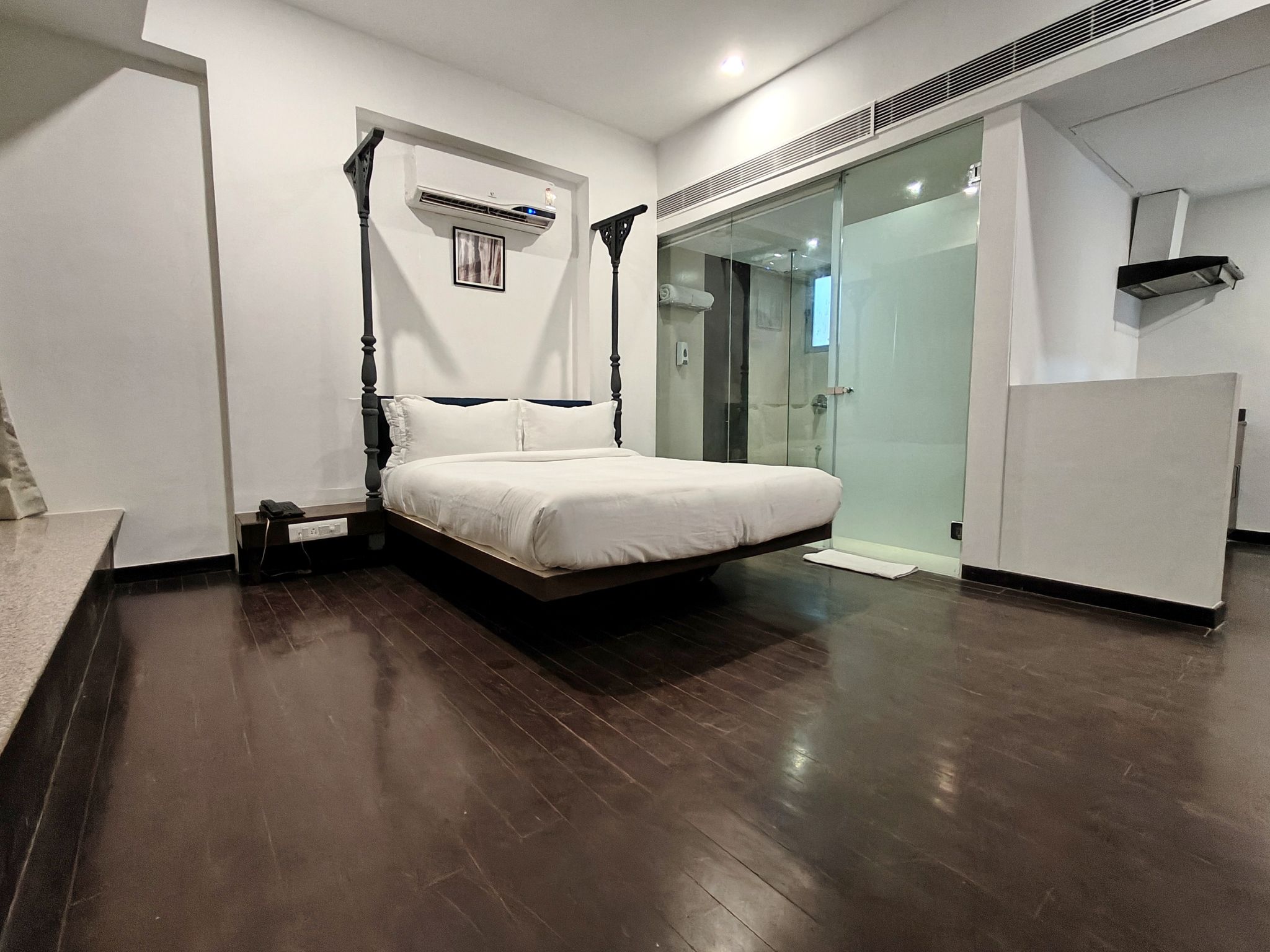 The Sky Imperial Hotel Yahvi Imperial Deluxe Rooms (Double King and Queen Bed) 4