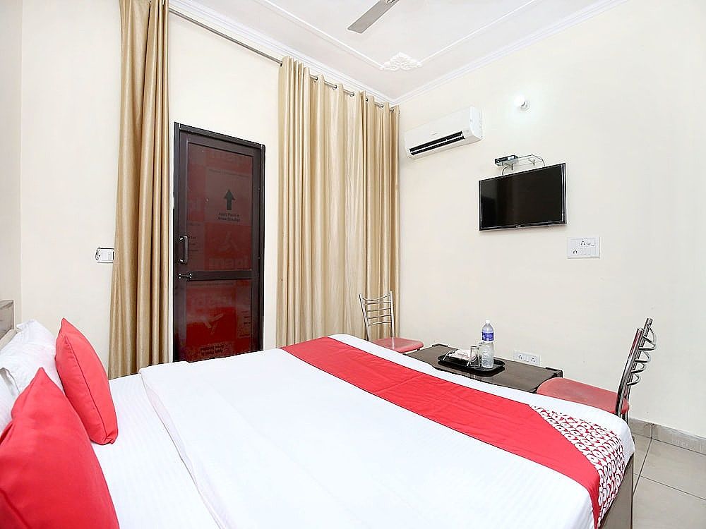 OYO 16735 Gaurav Residency Double or Twin Room 11