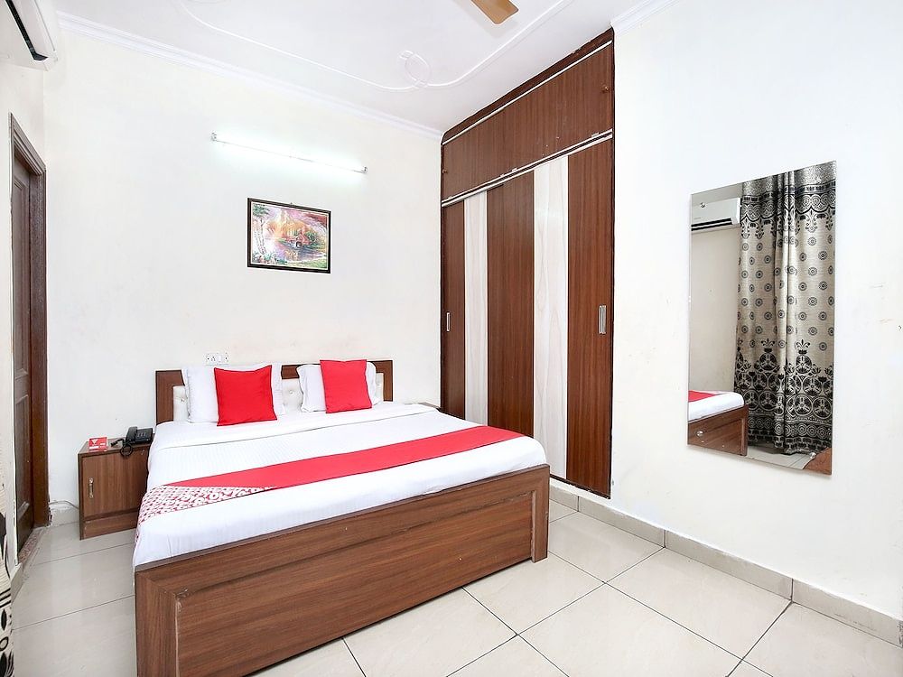 OYO 16735 Gaurav Residency Double or Twin Room 5