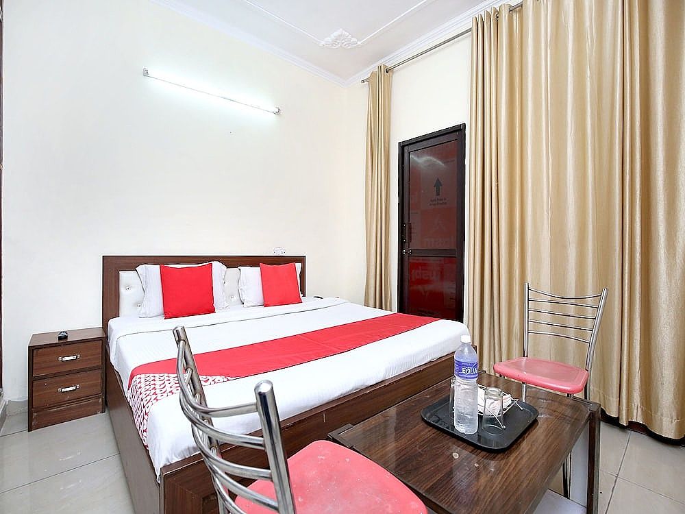 OYO 16735 Gaurav Residency Double or Twin Room 4