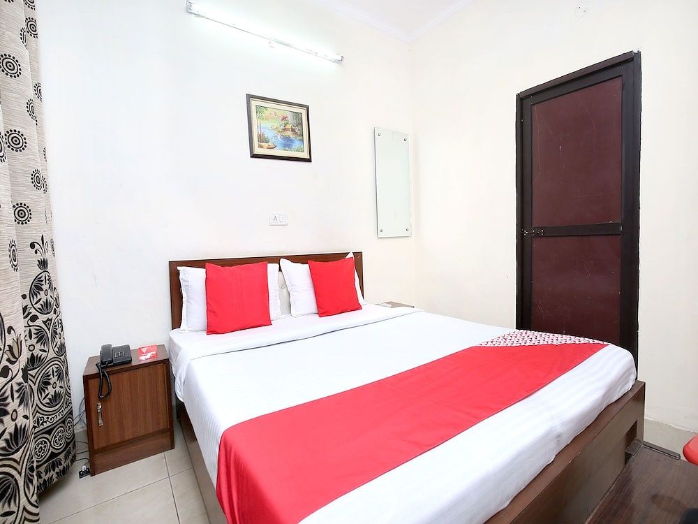 OYO 16735 Gaurav Residency Double or Twin Room 3