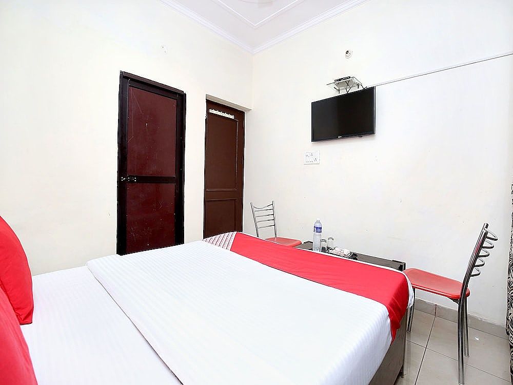 OYO 16735 Gaurav Residency Double or Twin Room 7
