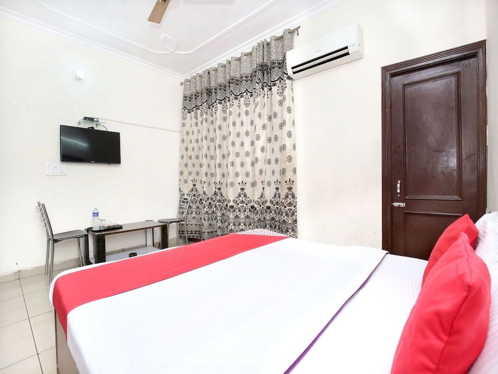 OYO 16735 Gaurav Residency Double or Twin Room 12