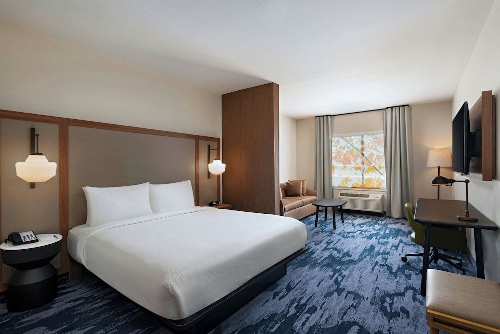 Suite, 1 King Bed with Sofa bed, Non Smoking, City View