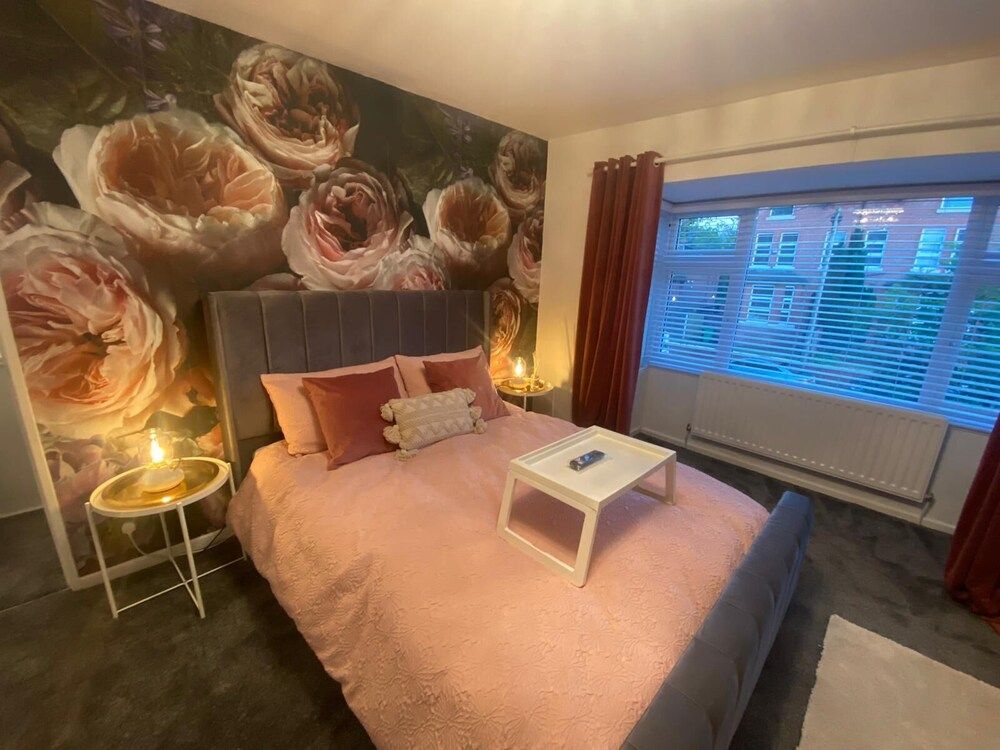 undefined Charming 3-bed House Near Central Manchester 4