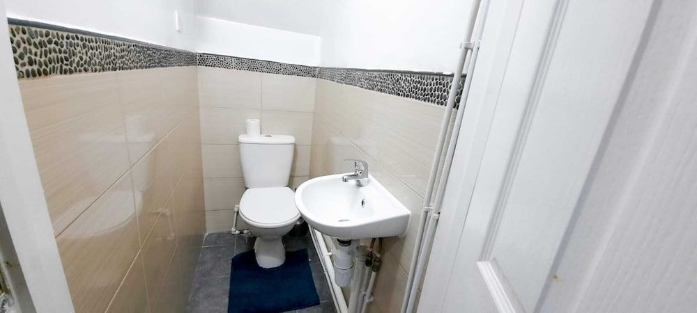 Charming 4-bed House in Manchester House 12