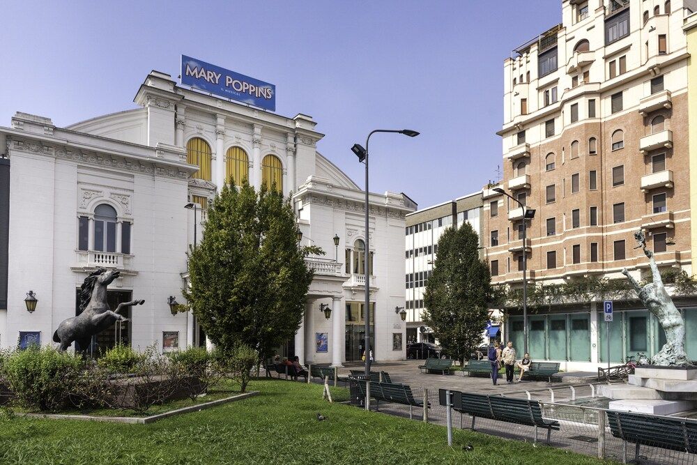 undefined Porta Genova - RentClass Fedora 3