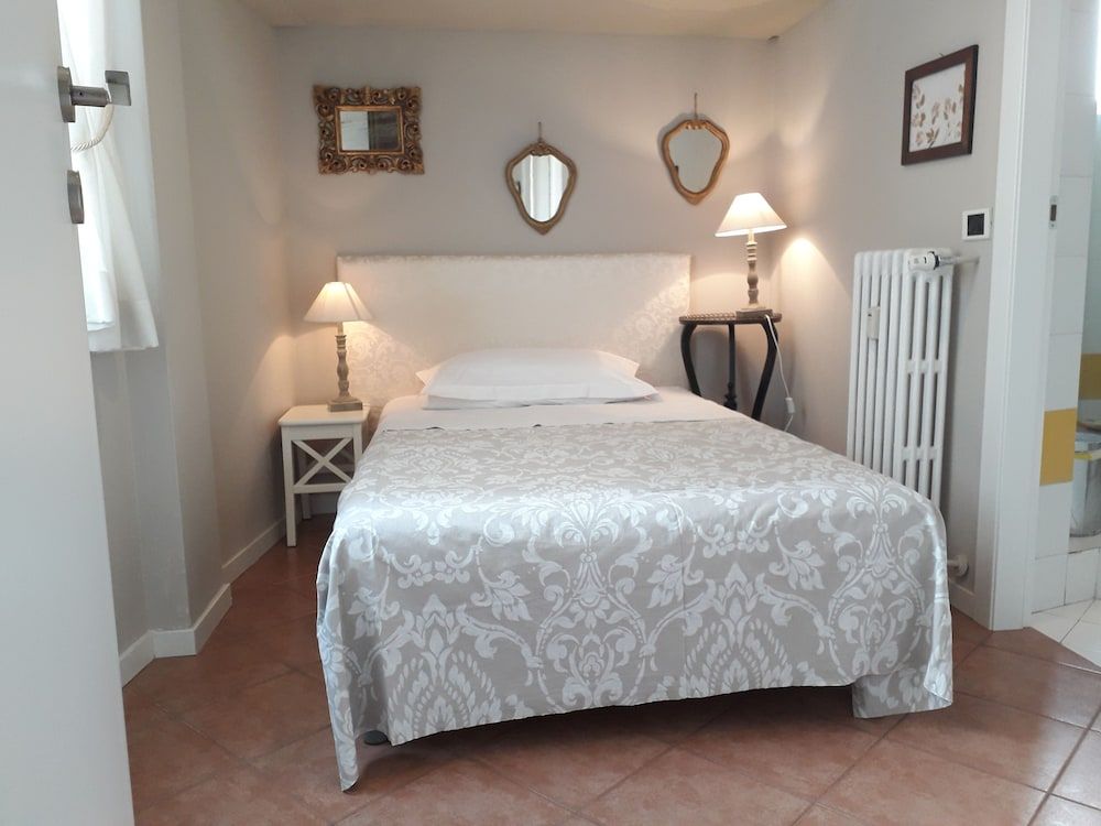 undefined Light Charme 8