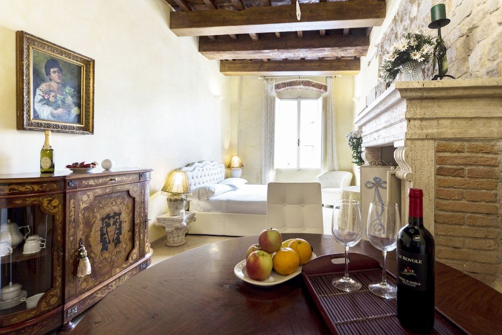 undefined Signoria honeymoon apartment 8