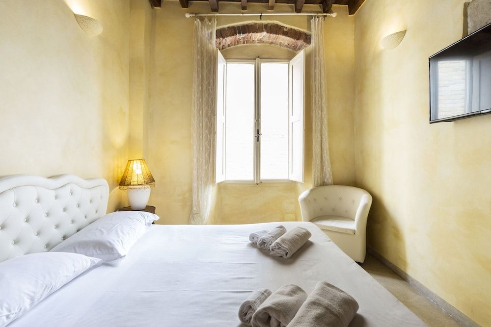 undefined Signoria honeymoon apartment 10