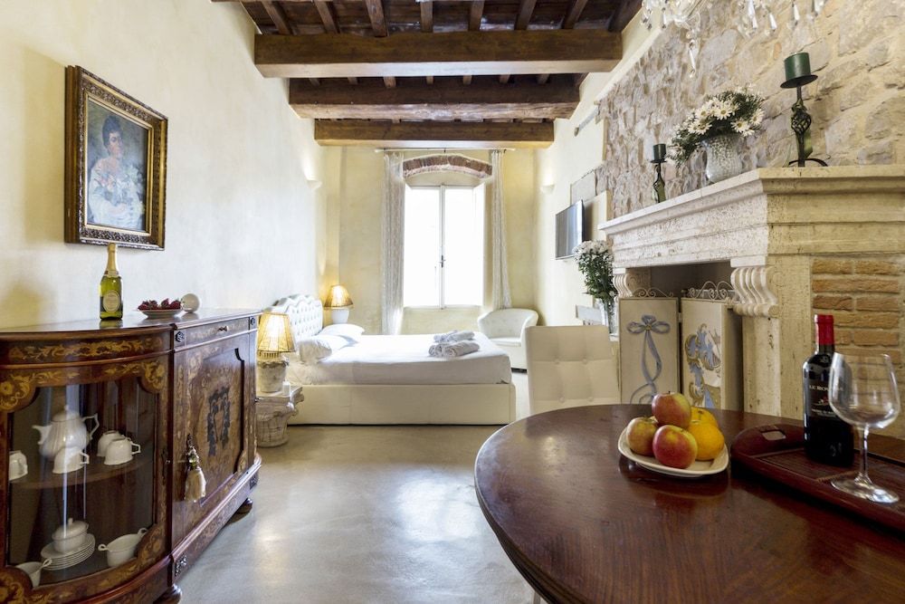 undefined Signoria honeymoon apartment 9