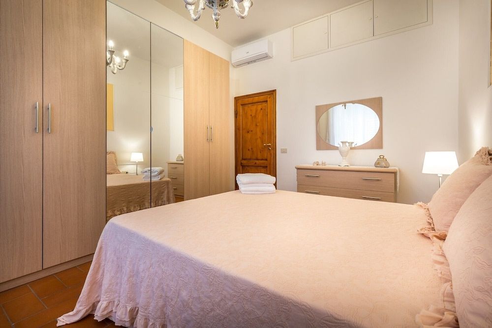 undefined Classic Tuscany Apartment B by Mmega 7
