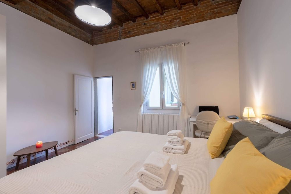 undefined Oltrarno Suite-hosted by Sweetstay