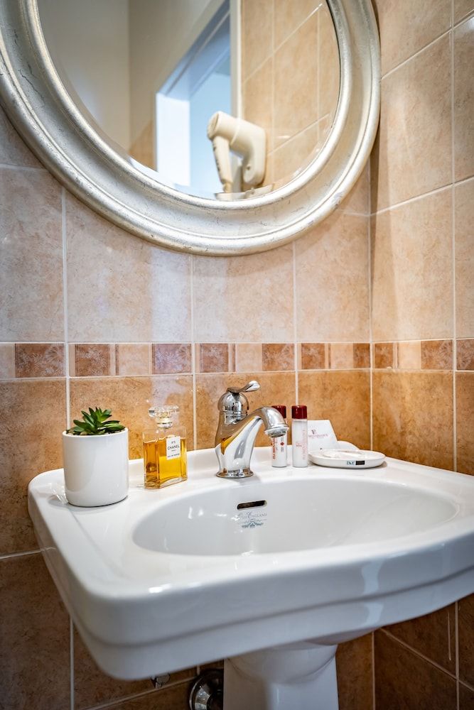 Maison Pitti Florence Superior Double Room 24