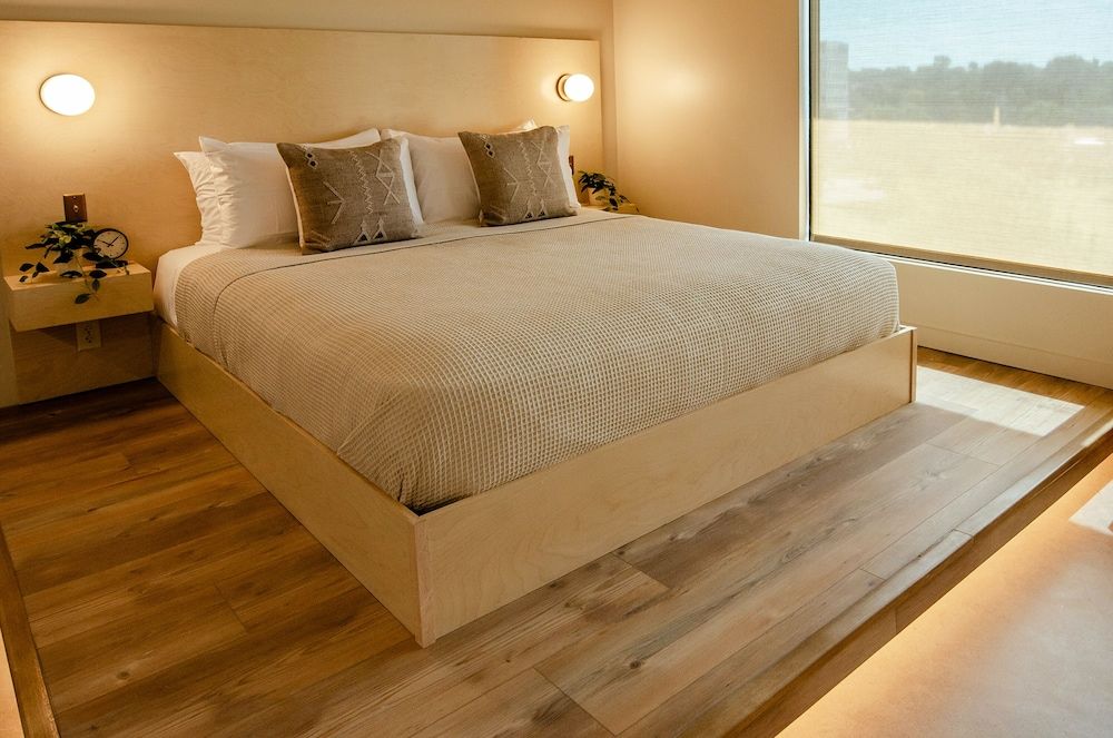 Brut Hotel Daydreamer