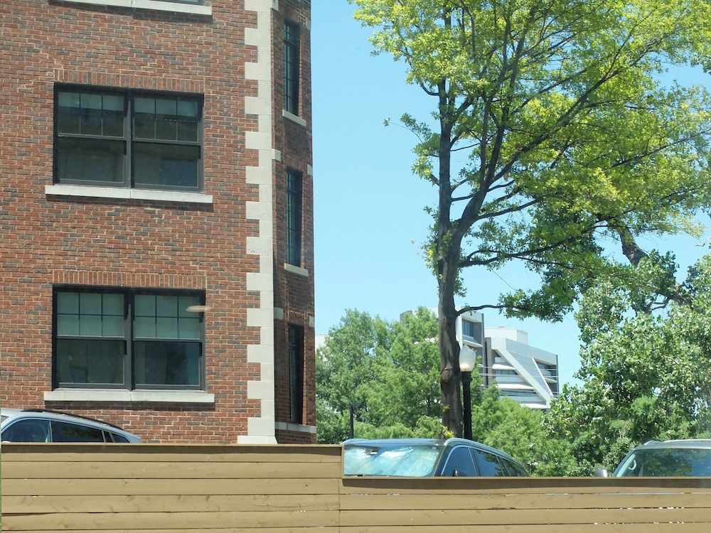 Brut Hotel Elwood Suite 8