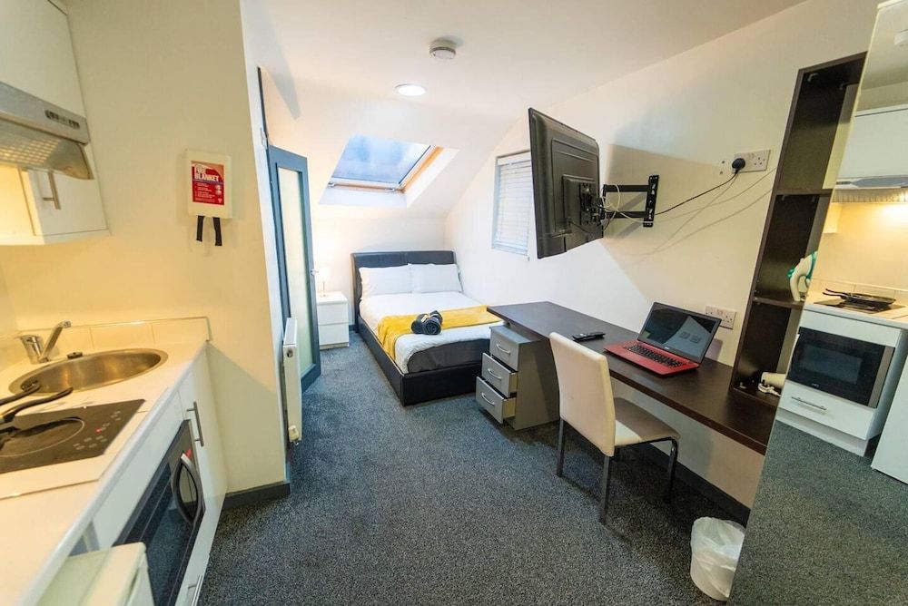 Spacious Comfortable Studio Near the University