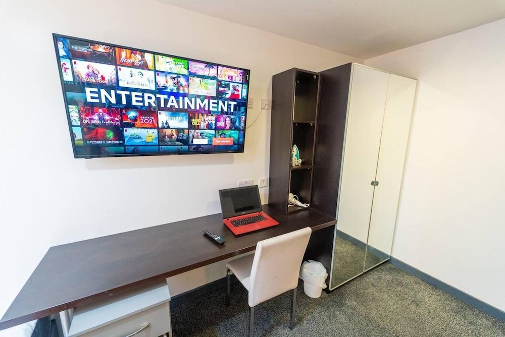 Spacious Comfortable Studio Near the University Studio 28